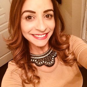 Meet your Posher, Itza